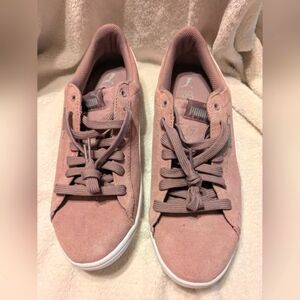 Puma Women's Athletic Shoes in Mauve 8.5